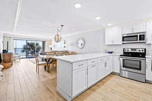 House, Multiple Beds (Apartment) | Private kitchen | Fridge, microwave, oven, stovetop - Huntington by the Sea  (Miramar Beach)