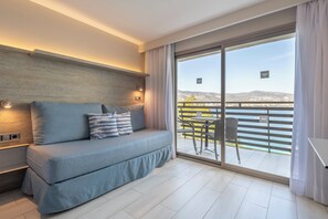Studio, balcon, vue partielle sur la mer | 1 chambre, coffres-forts dans les chambres, bureau, Wi-Fi gratuit