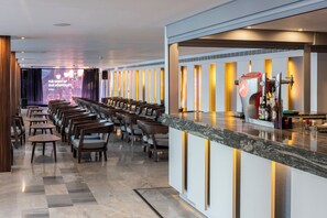 3 Bars/Lounges, Poolbar