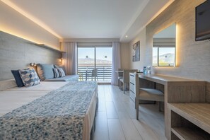 Estudio, balcón, vistas parciales al mar | 1 dormitorio, caja fuerte, escritorio y wifi gratis