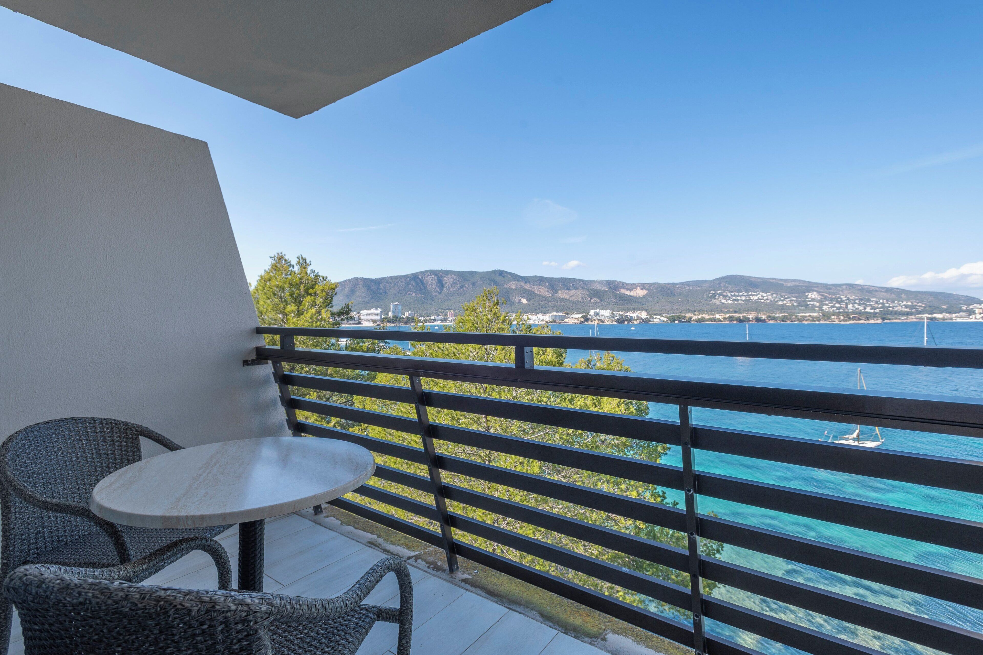 Monolocale, balcone, vista mare parziale | Vista balcone