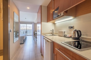 Studio, Balcony, Partial Sea View | Private kitchen