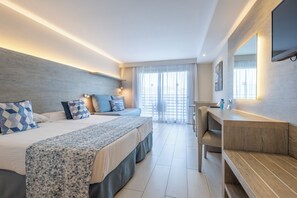 Studio, balcon, vue partielle sur la mer | 1 chambre, coffres-forts dans les chambres, bureau, Wi-Fi gratuit