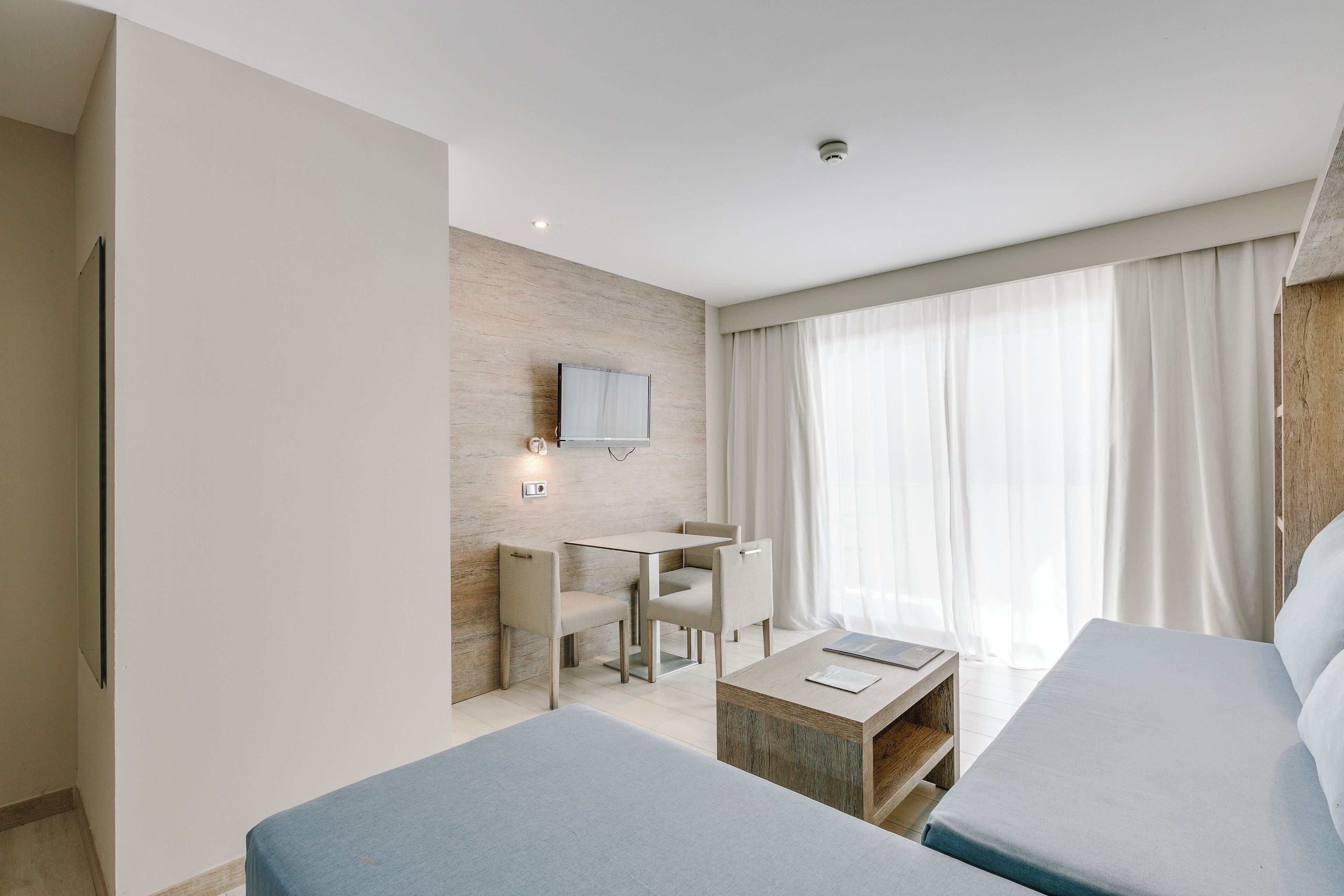 1 bedroom, in-room safe, desk, free WiFi