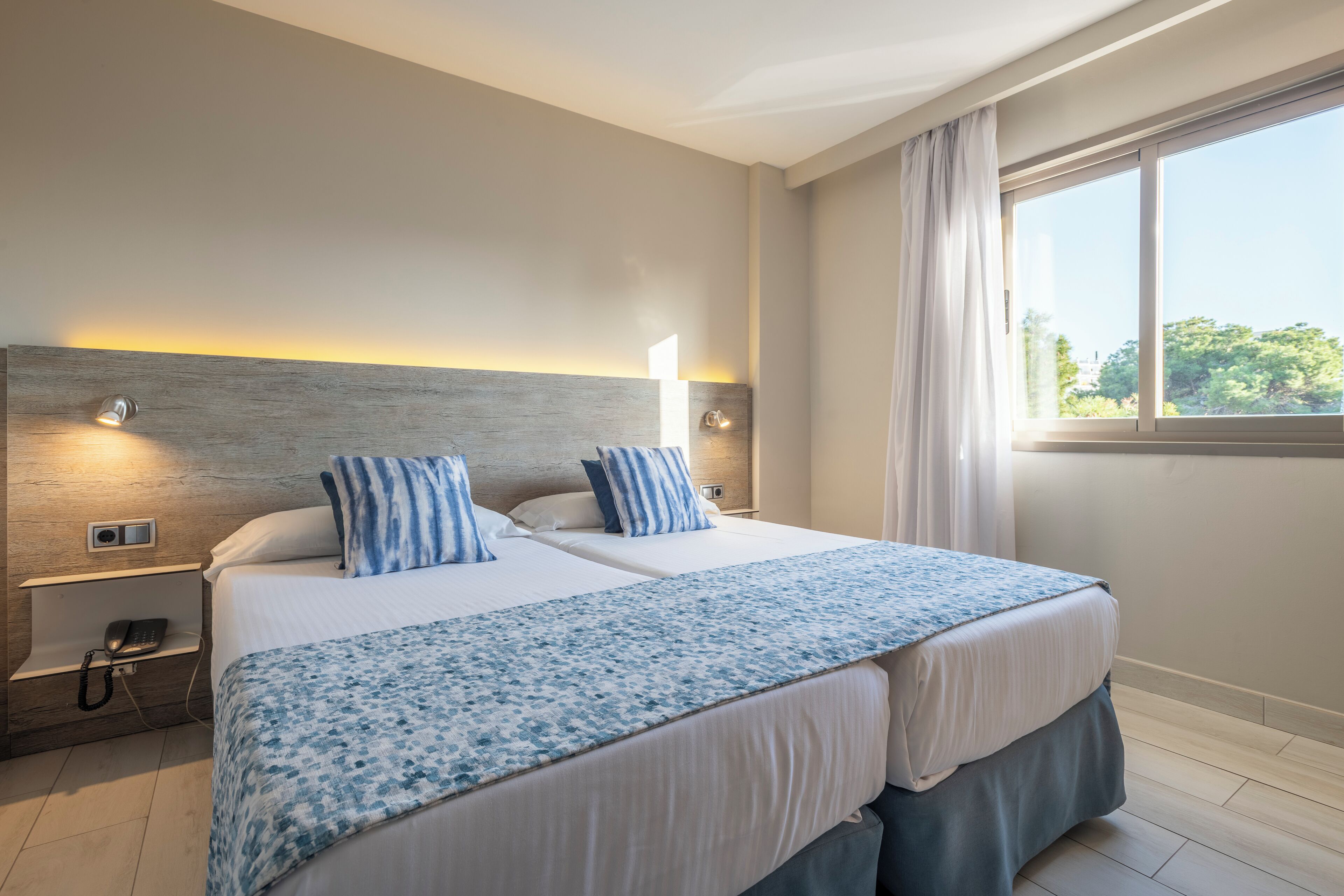 1 bedroom, in-room safe, desk, free WiFi