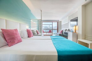 华丽客房, 海景 (Quadruple) | 迷你吧、客房内保险箱、办公桌、熨斗/熨板