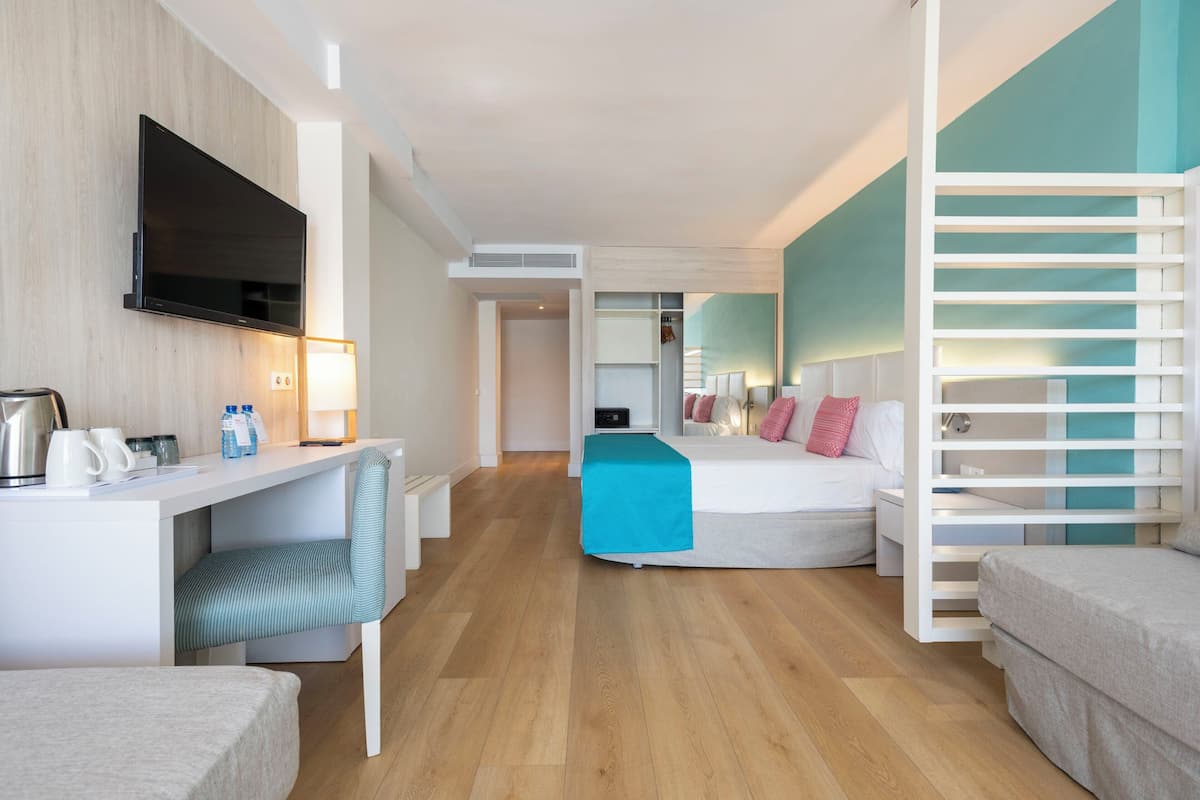1 bedroom, minibar, in-room safe, desk