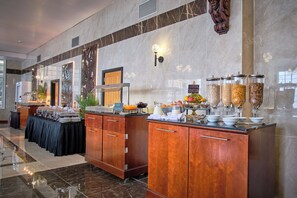 Petit déjeuner anglais (14.5 GBP par personne)