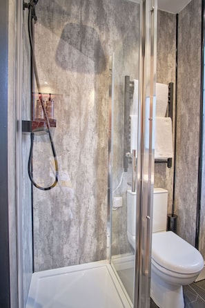 Petite Colosseum Twin Room | Bathroom