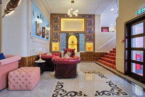 Coin salon dans le hall