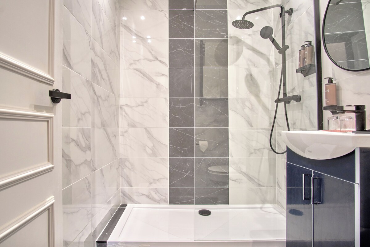 Bathroom | Shower, free toiletries, hair dryer, slippers