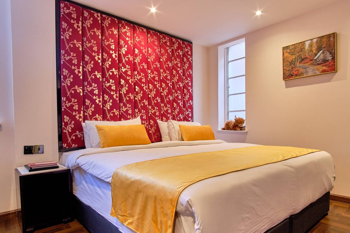 Desk, WiFi (free), bed sheets