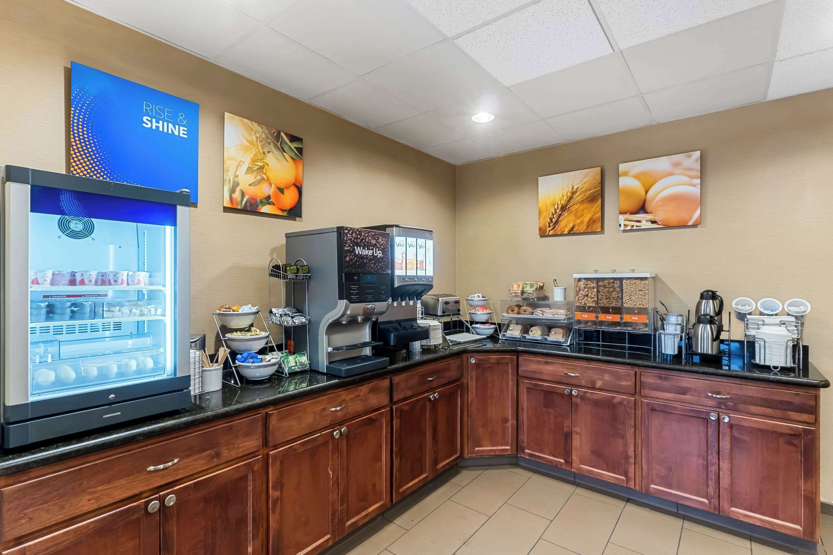 free daily continental breakfast