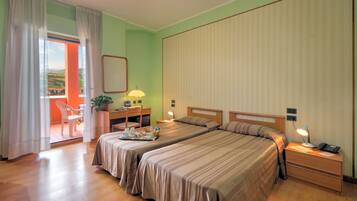 Minibar, in-room safe, desk, iron/ironing board