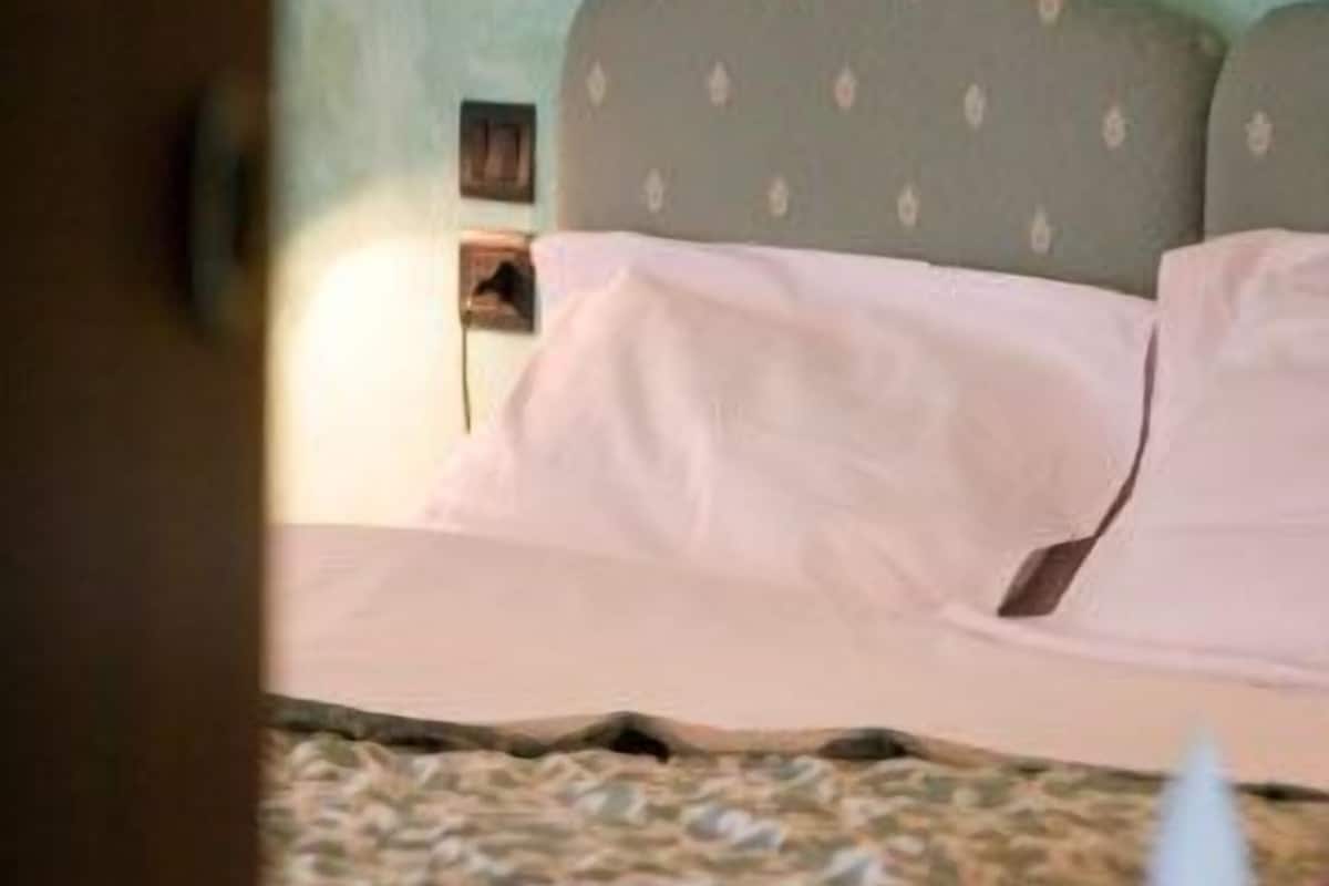 Minibar, in-room safe, desk, iron/ironing board