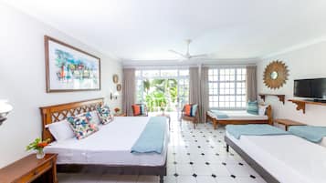 Minibar y caja de seguridad en la habitación