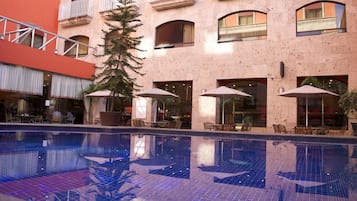 Kolam renang outdoor