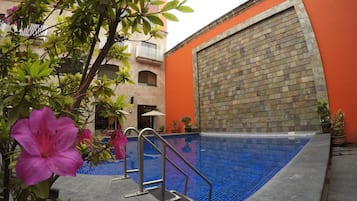 Kolam renang outdoor