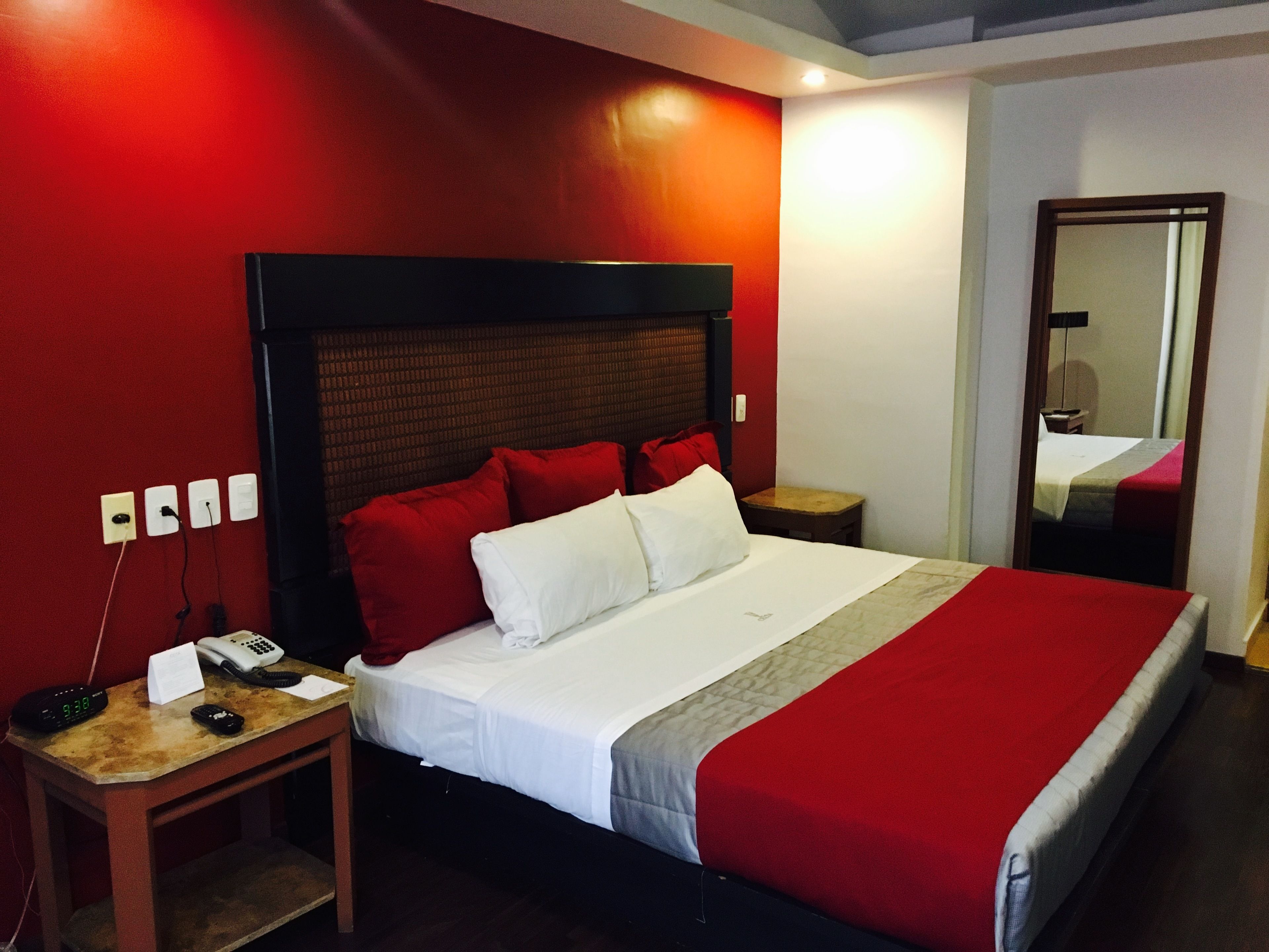 standard room, 1 king bed | in-room safe, iron/ironing board, rollaway beds, free wifi