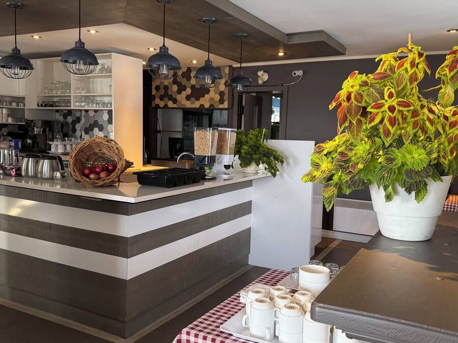 Tägliches inbegriffenes kontinentales Frühstück