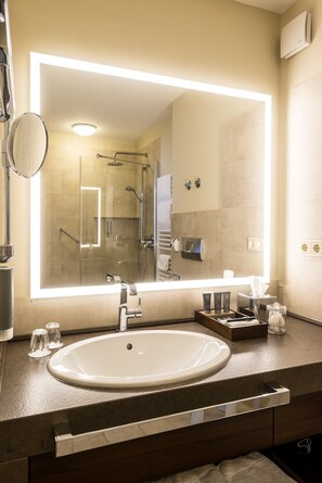 Junior-Suite | Badezimmerausstattung