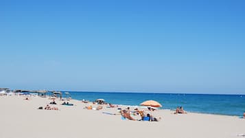 Una playa cerca