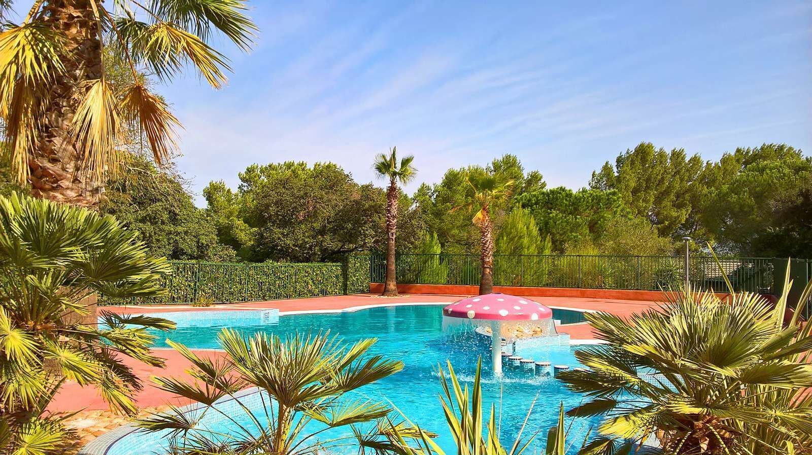 Sæsonbestemt udendørs pool, liggestole