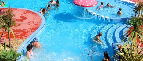 Seasonal outdoor pool, sun loungers