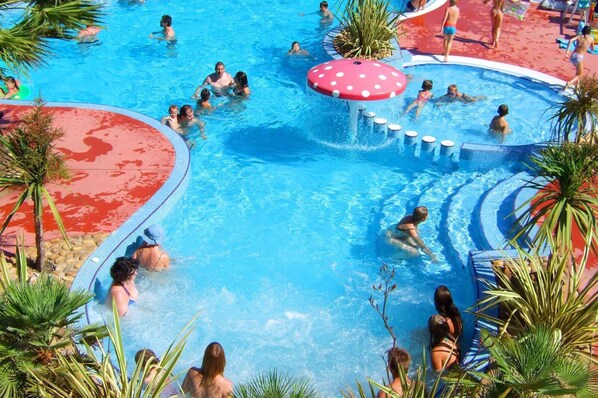 Seasonal outdoor pool, sun loungers - Lagrange Vacances Les Pescalunes (Agde)