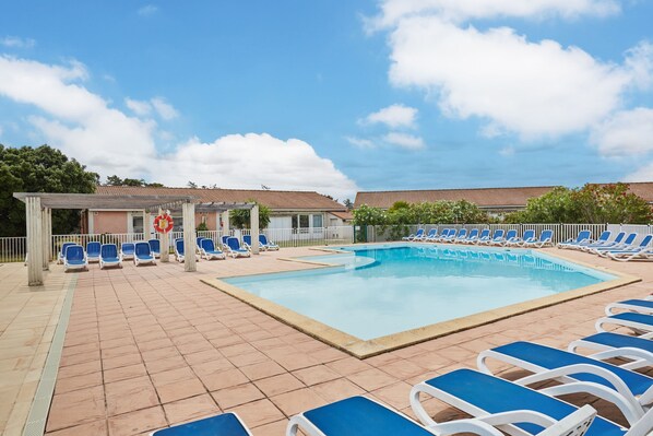 2 piscines extérieures