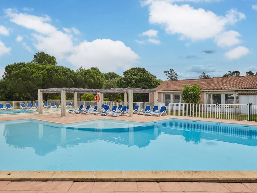 2 piscinas al aire libre