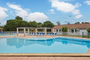 2 piscinas al aire libre