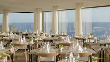 Breakfast, lunch, dinner served; pool views