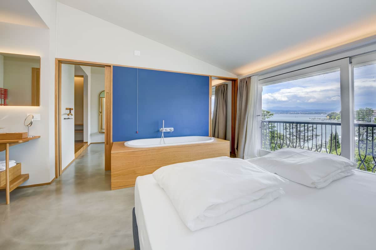Family Junior Suite | Down comforters, minibar, in-room safe, desk