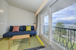 Family Junior Suite | Dundyner, minibar, safe på rommet og skrivebord