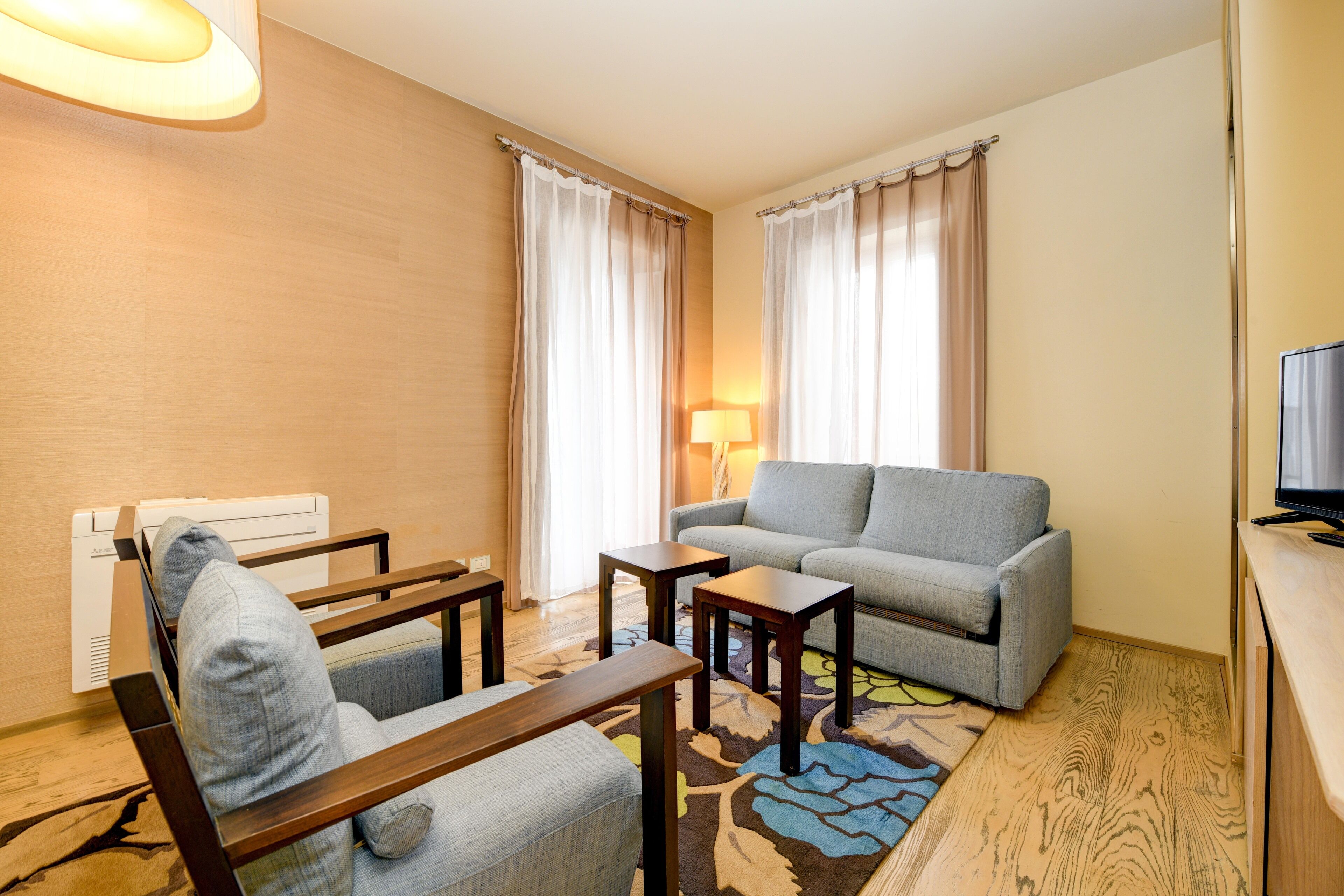 quadruple room | down duvets, minibar, in-room safe, desk