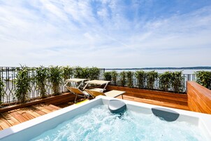 Double Room, Hot Tub (Vista)