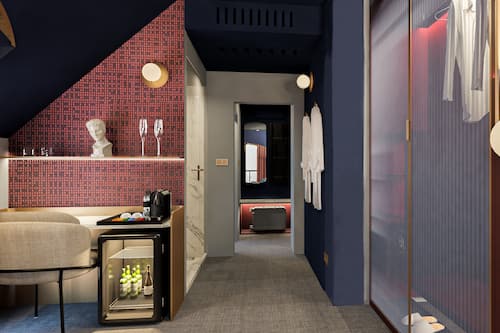 Deluxe Double Room | Living area