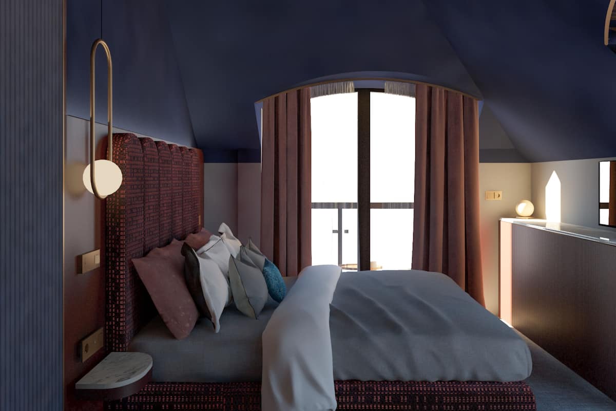 Un dormitorio moderno con techo curvo, una cama grande con muchos almohadones, una mesita de noche y un ventanal con cortinas.