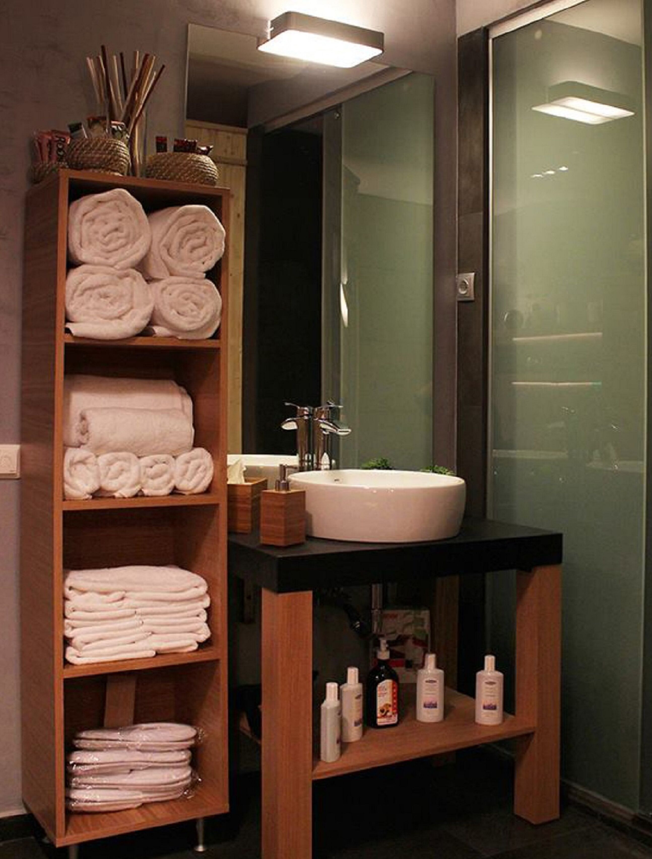 body treatments, aromatherapy, deep-tissue massages, body wraps