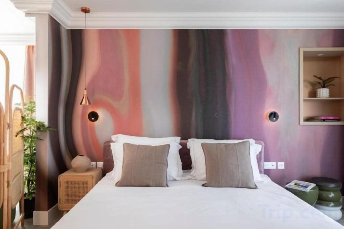 Ropa de cama de alta calidad, edredones de plumas, minibar y caja fuerte