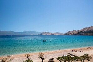 ใกล้ชายหาด, เก้าอี้อาบแดด, ร่มชายหาด