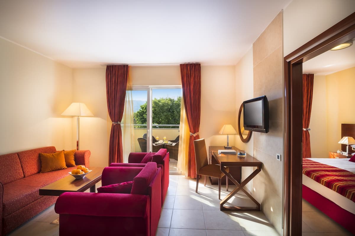 apartment for 2+2 | minibar, in-room safe, desk, blackout curtains