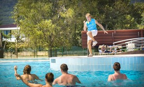 Exercise/lap pool