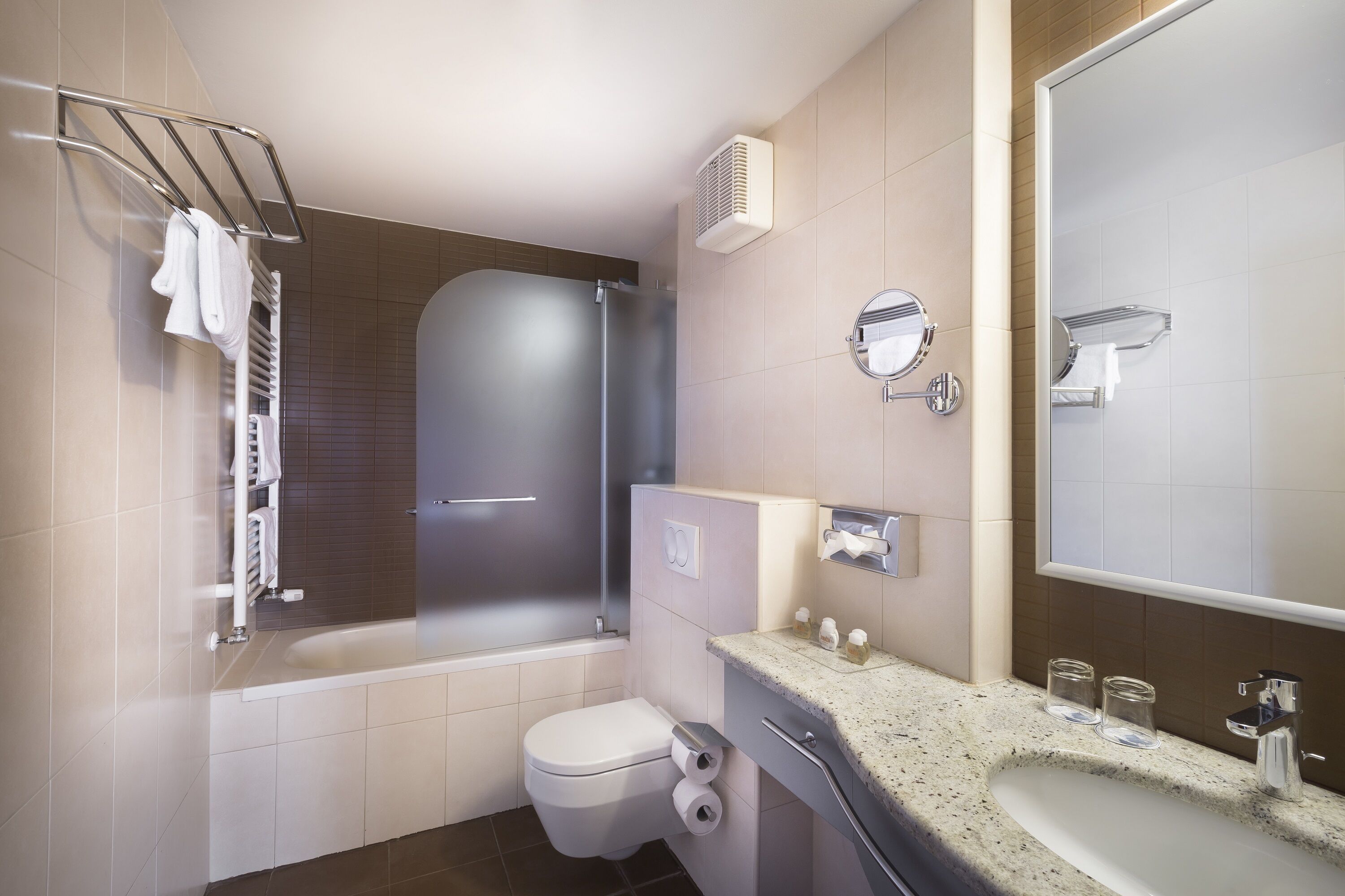 apartment for 4+2 seaview | bathroom | combined shower/bathtub, free toiletries, hair dryer, towels
