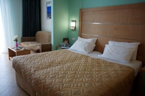 Select Comfort beds, in-room safe, blackout drapes, iron/ironing board - Sun Palace Hotel (Rhodes)