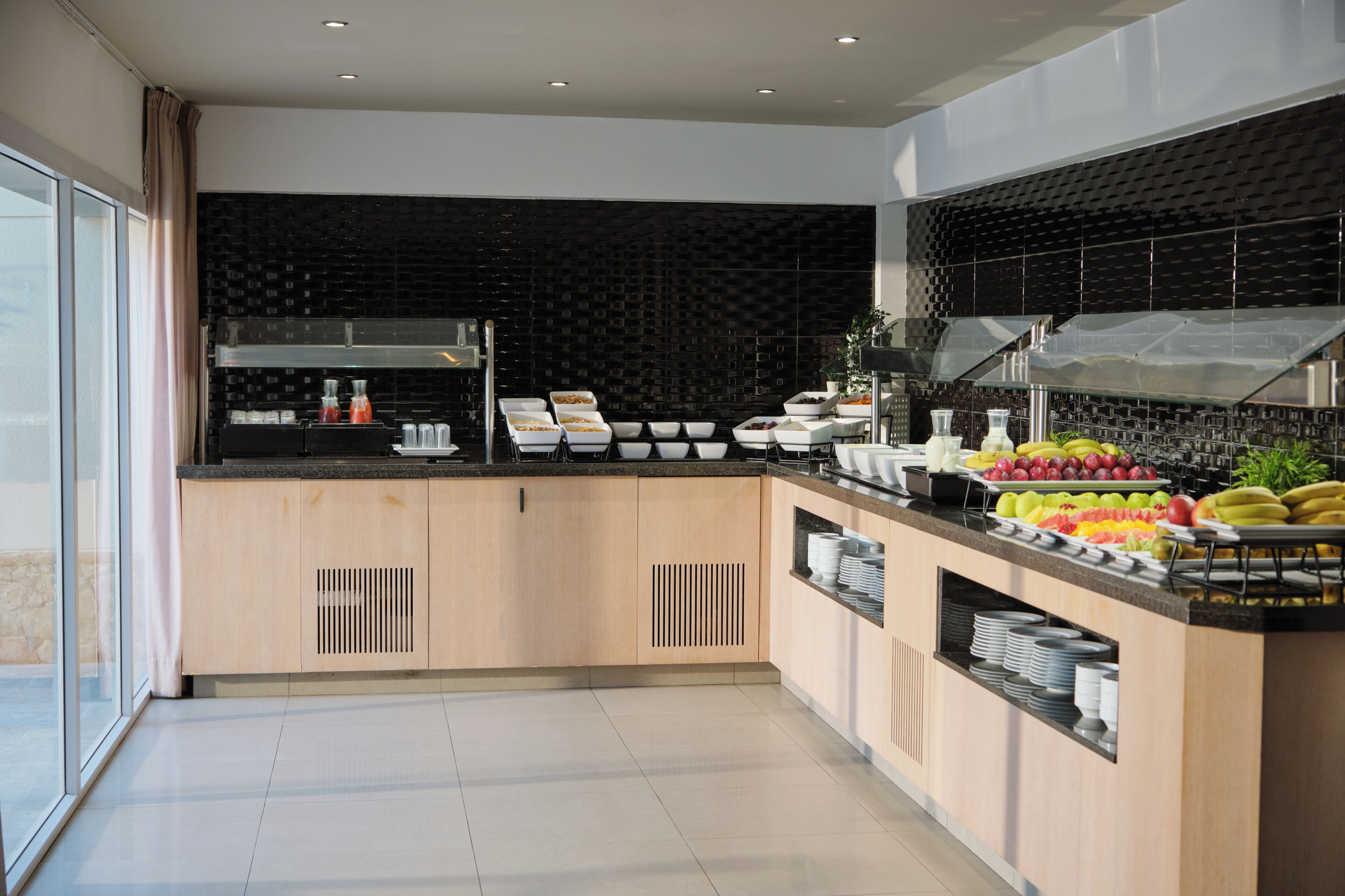 Bữa sáng buffet hàng ngày với phụ phí nhỏ 
