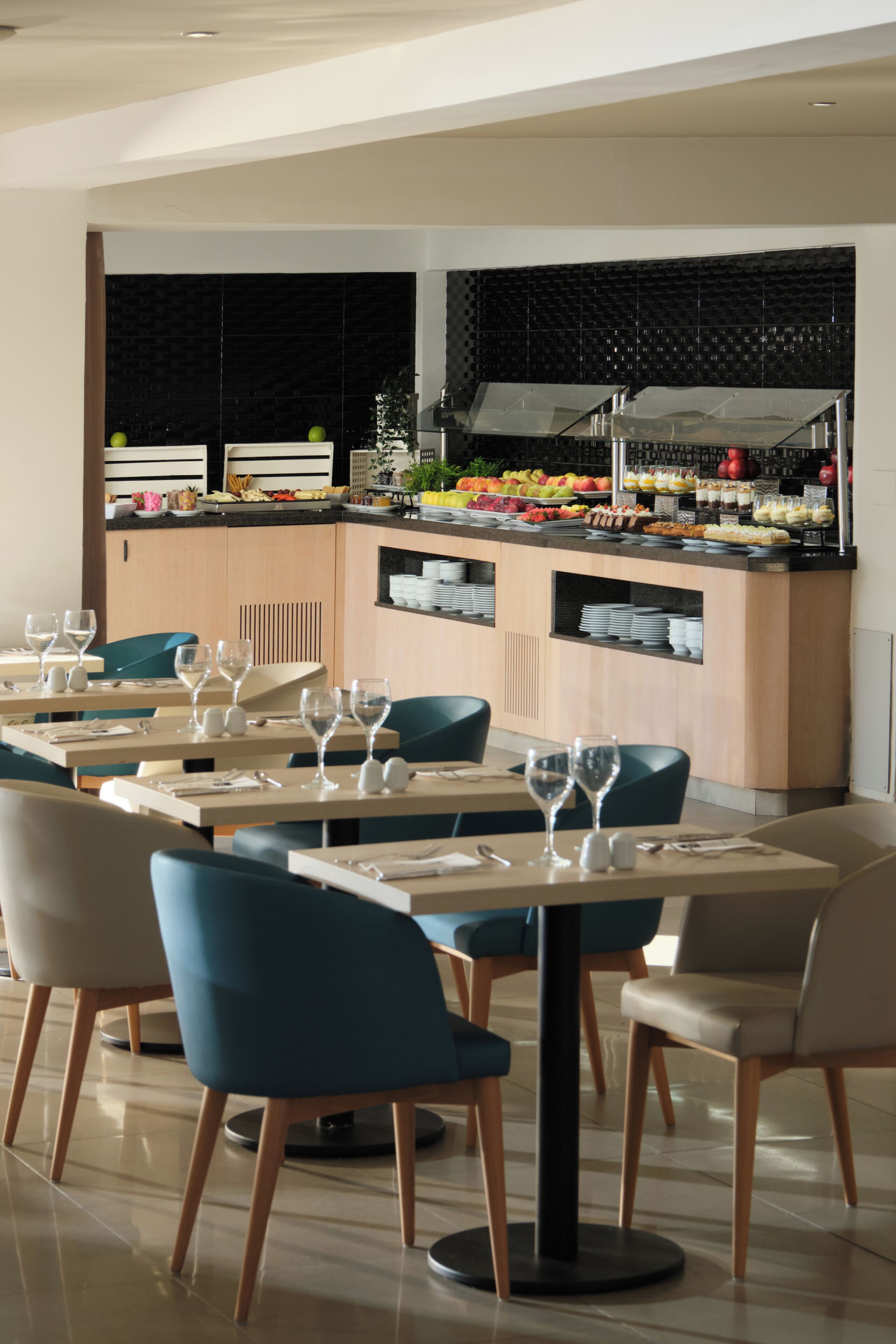 Bữa sáng buffet hàng ngày với phụ phí nhỏ 