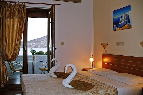 Minibar, in-room safe, desk, soundproofing