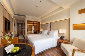 Minibar, desk, blackout curtains, rollaway beds - Indochine Hoi An Hotel (Hoi An)